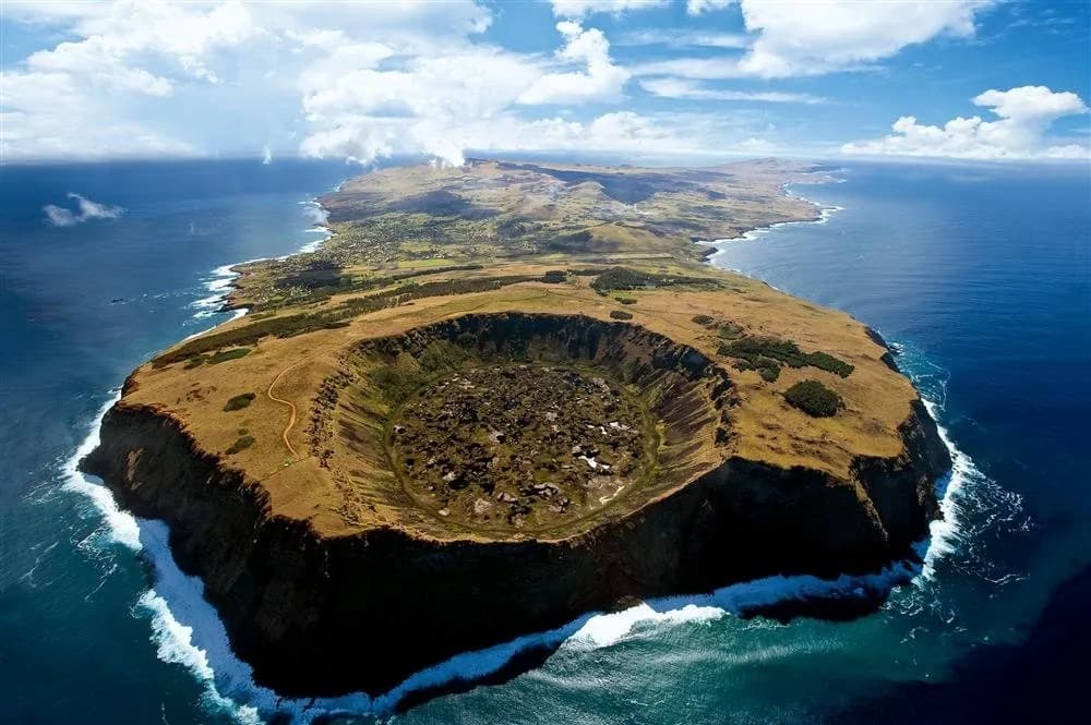 Vista aérea del cráter Rano Kau, Rapa Nui